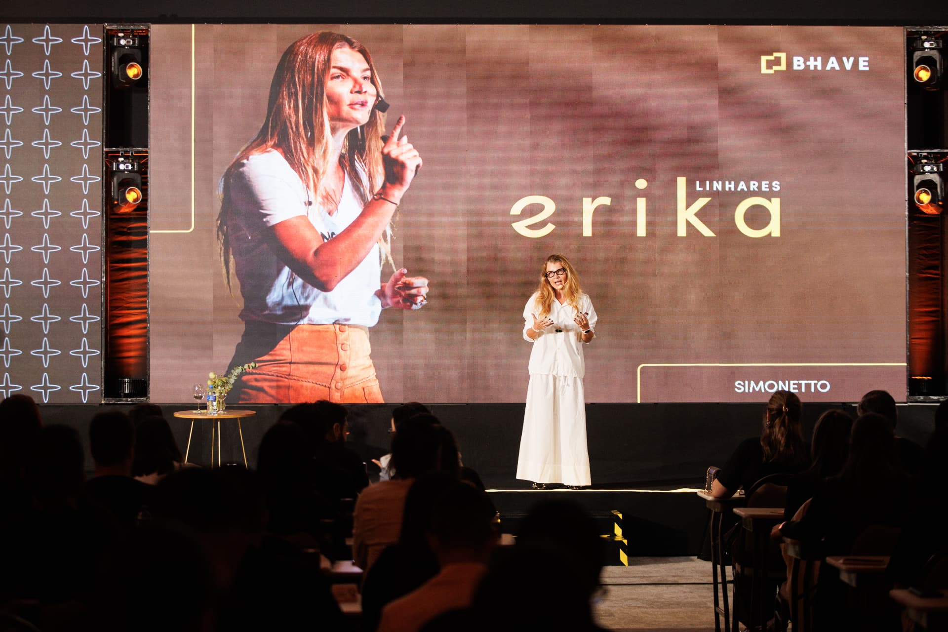 Erika Linhares — Ingresso Comum